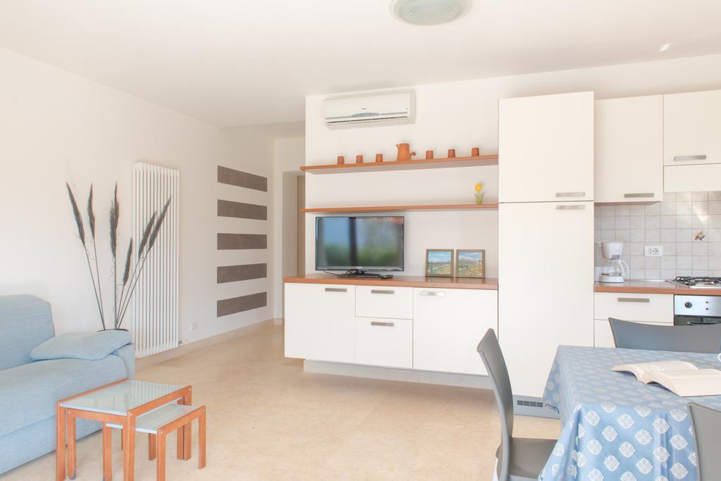 Villa Due Leoni - Residence 브렌조네 술 가르다 외부 사진
